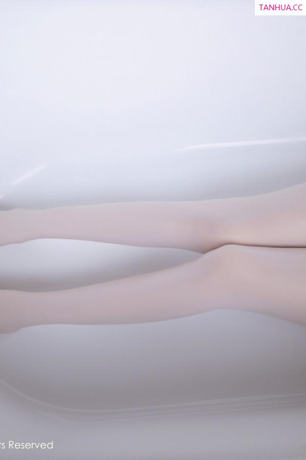 逗逗DouDou  [XiuRen]高清写真图 2024.08.15 No.9019 小逗逗 美腿写真第65张图片